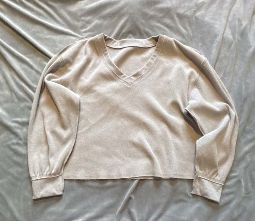 Gilly Hicks V-Neck Cropped Waffle Knit Long Sleeve Sweatshirt